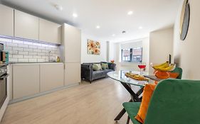 Luxury One Bedroom Serviced Apartment In The Heart Of Bedford