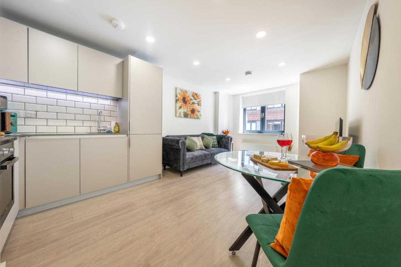 Luxury One Bedroom Serviced Apartment In The Heart Of Bedford Exterior photo