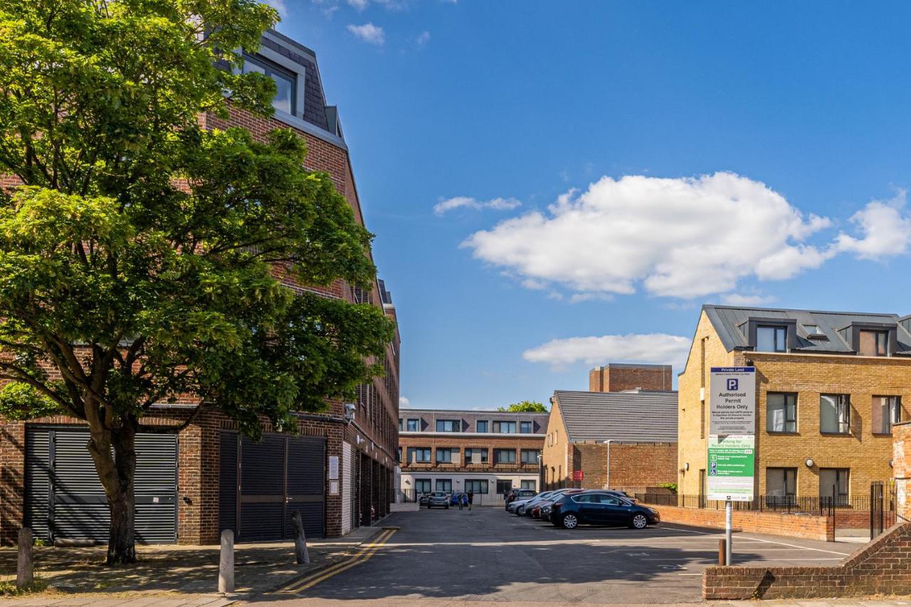 Luxury One Bedroom Serviced Apartment In The Heart Of Bedford Exterior photo